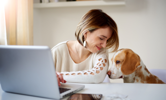illustratie vrouw met hond
