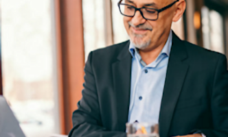 illustratie man met bril