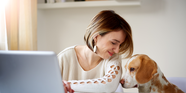 vrouw met hondje